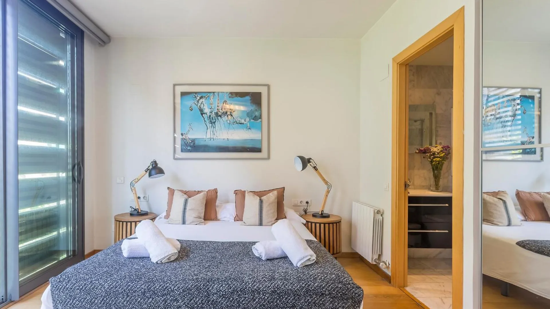 My Space Emirates - Fully Equipped Apartments Near The Beach With Shared Pool Barcelona