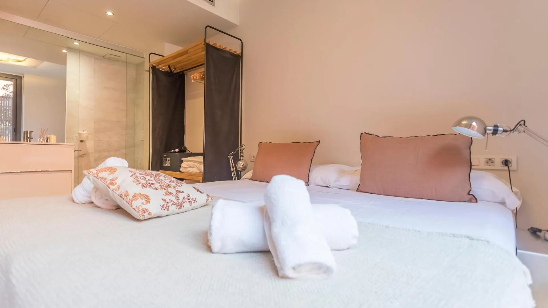My Space Emirates - Fully Equipped Apartments Near The Beach With Shared Pool Barcelona 0*,  Spain