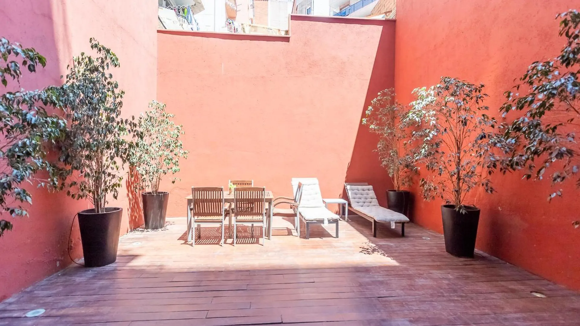 My Space Emirates - Fully Equipped Apartments Near The Beach With Shared Pool Barcelona