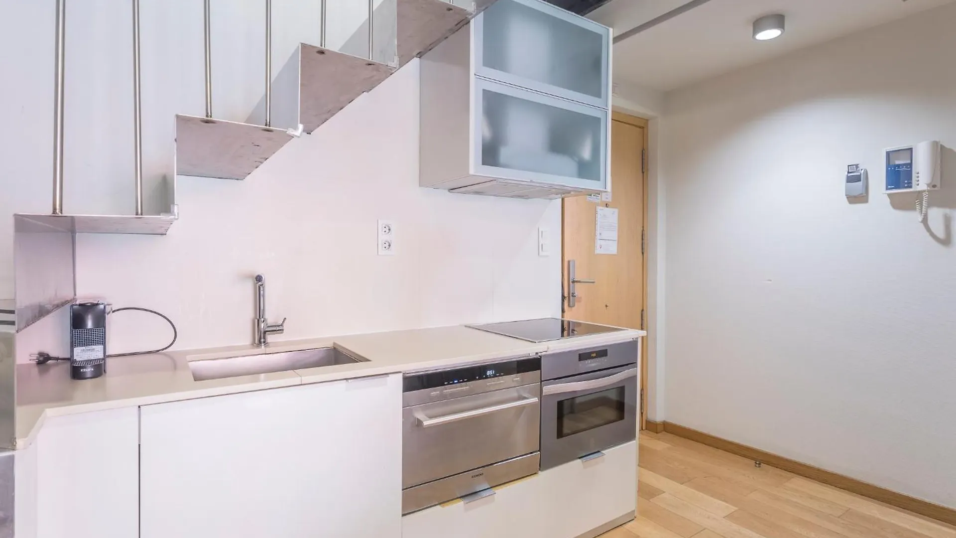 My Space Emirates - Fully Equipped Apartments Near The Beach With Shared Pool Barcelona