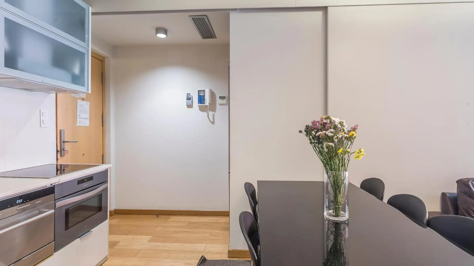 My Space Emirates - Fully Equipped Apartments Near The Beach With Shared Pool Barcelona Spain
