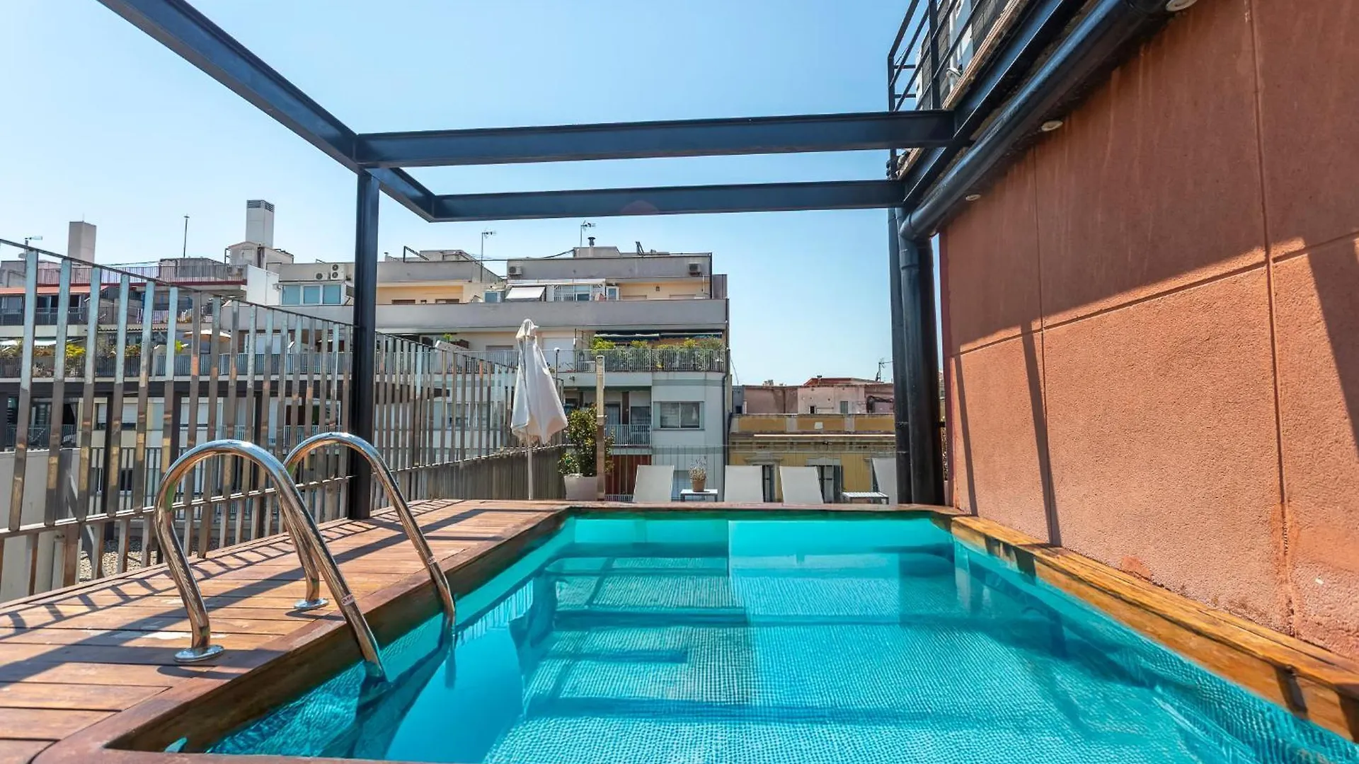 My Space Emirates - Fully Equipped Apartments Near The Beach With Shared Pool Barcelona